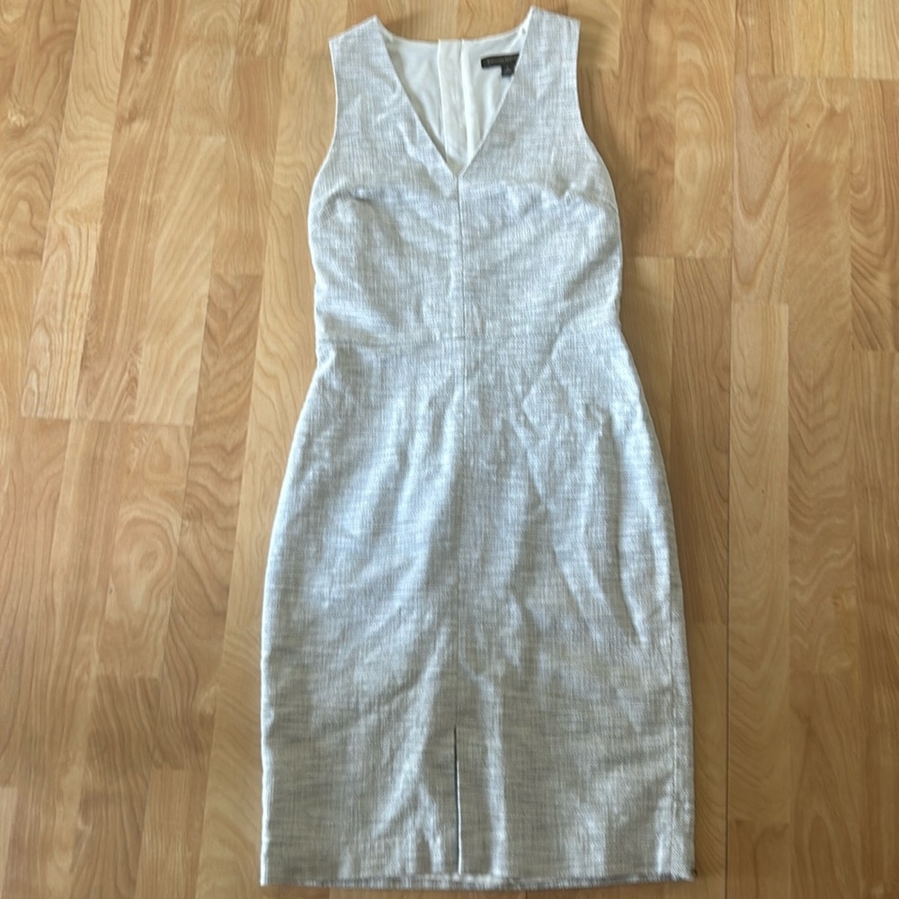 Banana Republic Tweed Textured V Neck Sheath Dress Size 4 White Black lined EUC
